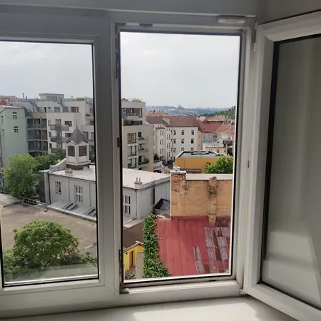 Local Vibe - Zizkov Private بيت ضيافة *